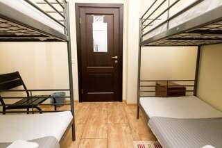 Гостиница Хостел Ривьерский Сочи Кровать в общем 4-местном номере для мужчин и женщин-3